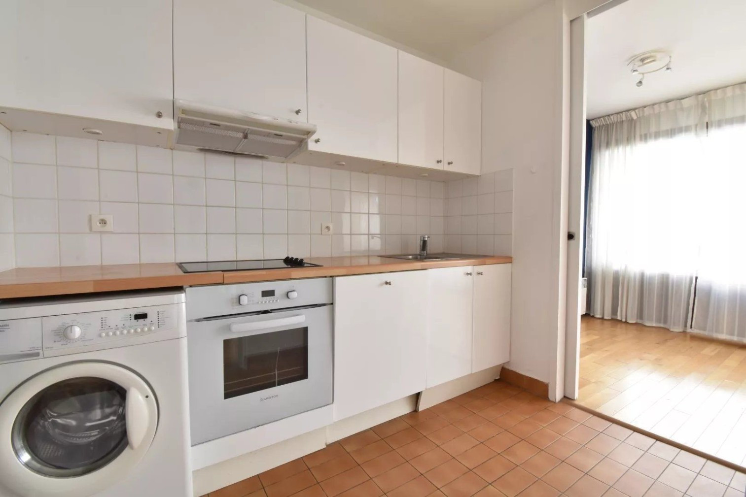 
                                                Vente
                                                 PARIS XV - COMMERCE/THEATRE - DEUX PIECES