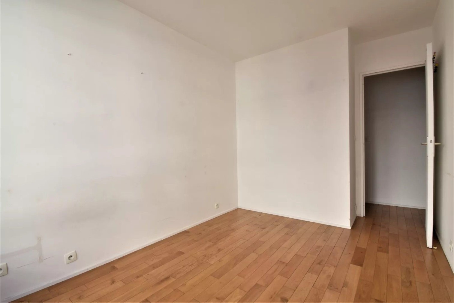 
                                                Vente
                                                 PARIS XV - COMMERCE/THEATRE - DEUX PIECES