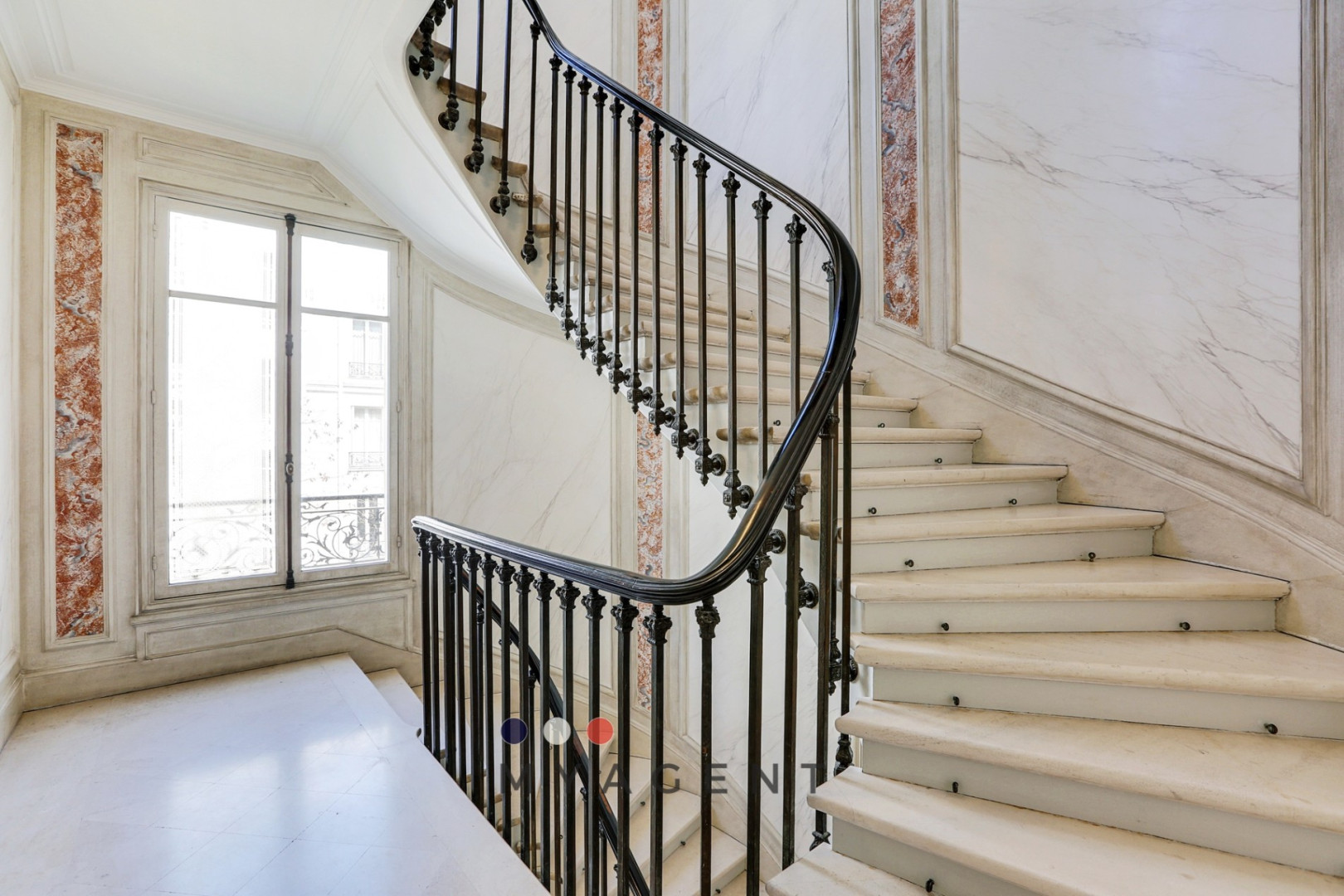 
                                                Vente
                                                 PARIS XVI – Victor Hugo / Longchamp