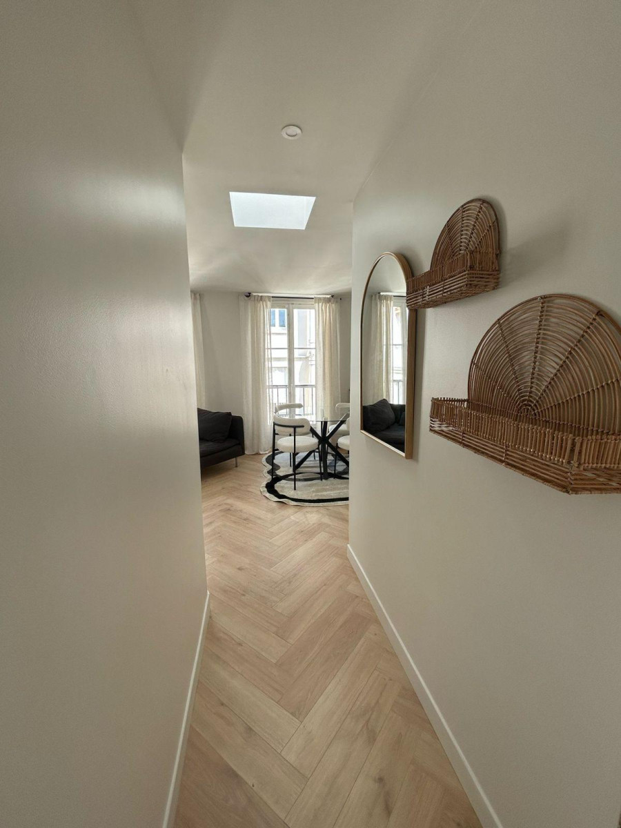 
                                                Location
                                                 Paris XVl Apparement haussemanien