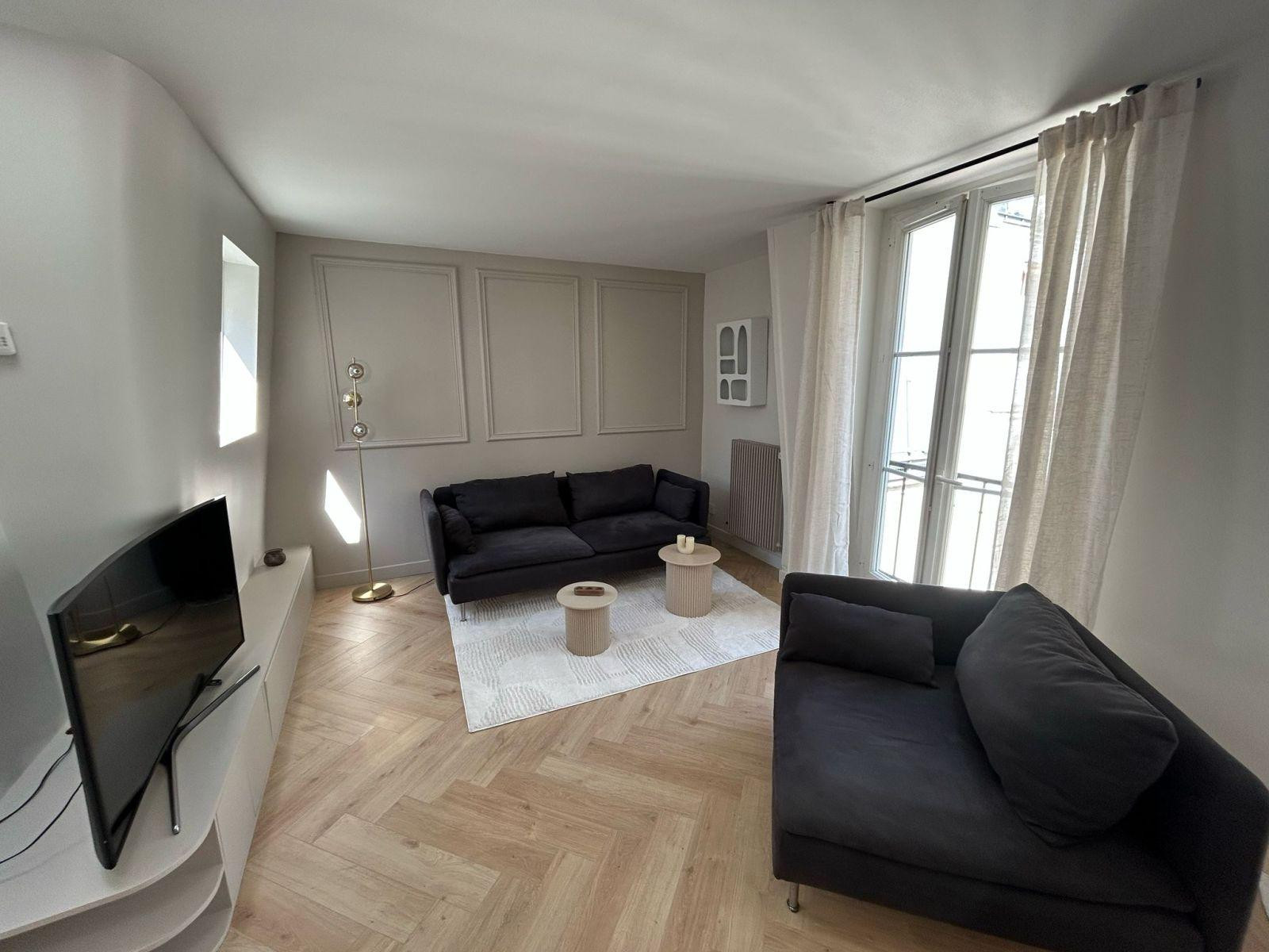 
                                                Location
                                                 Paris XVl Apparement haussemanien