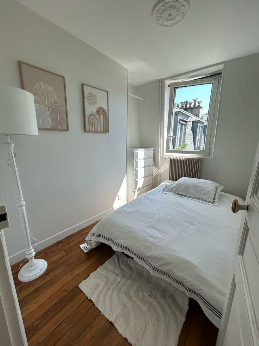 
                                                Location
                                                 Paris XVl Apparement haussemanien