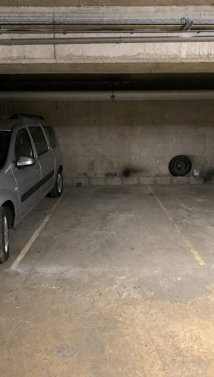 
                                                Vente
                                                 Parking en sous-sol - La Vallée aux Loups