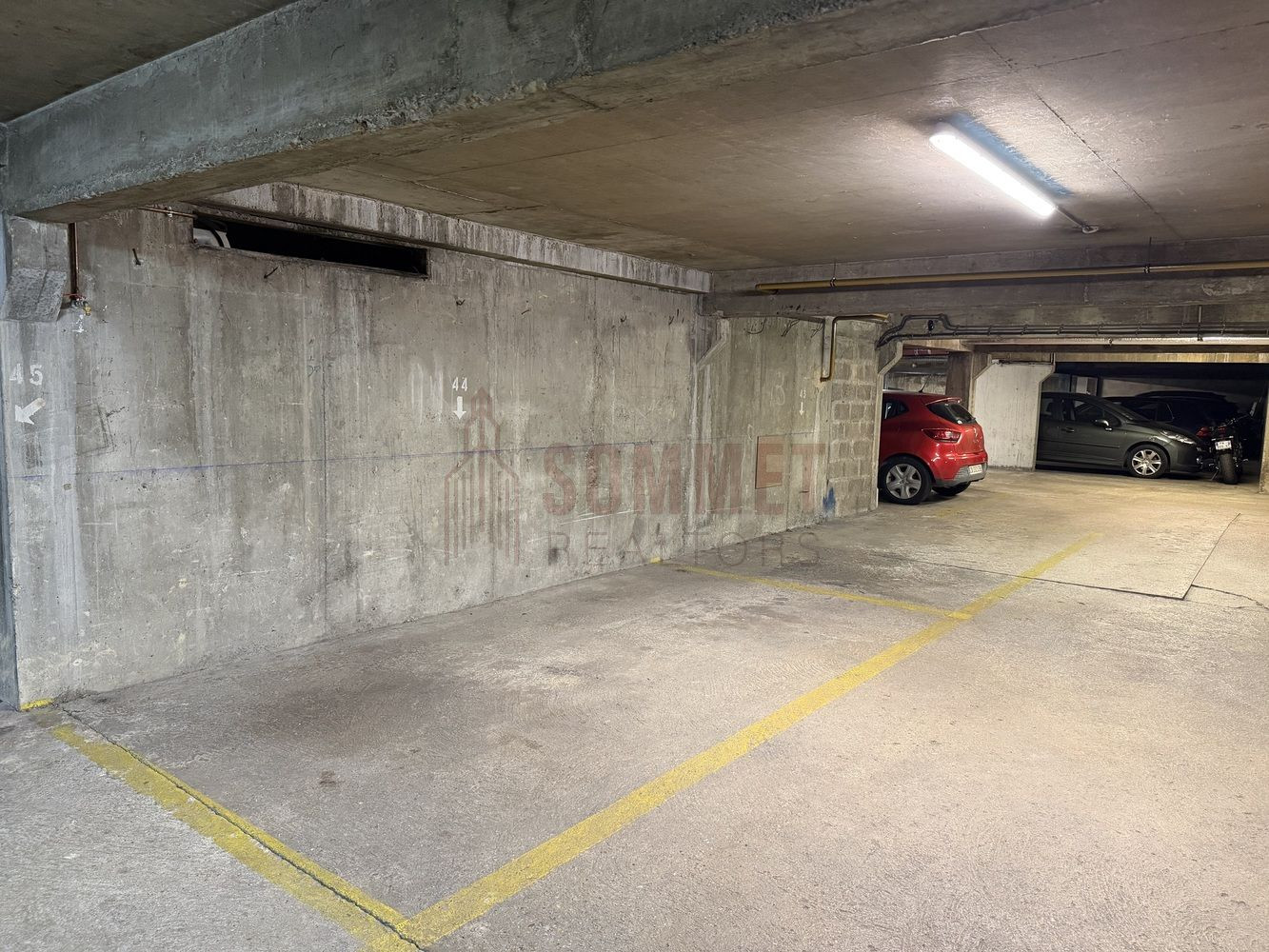 
                                                Location
                                                 Parking Meudon