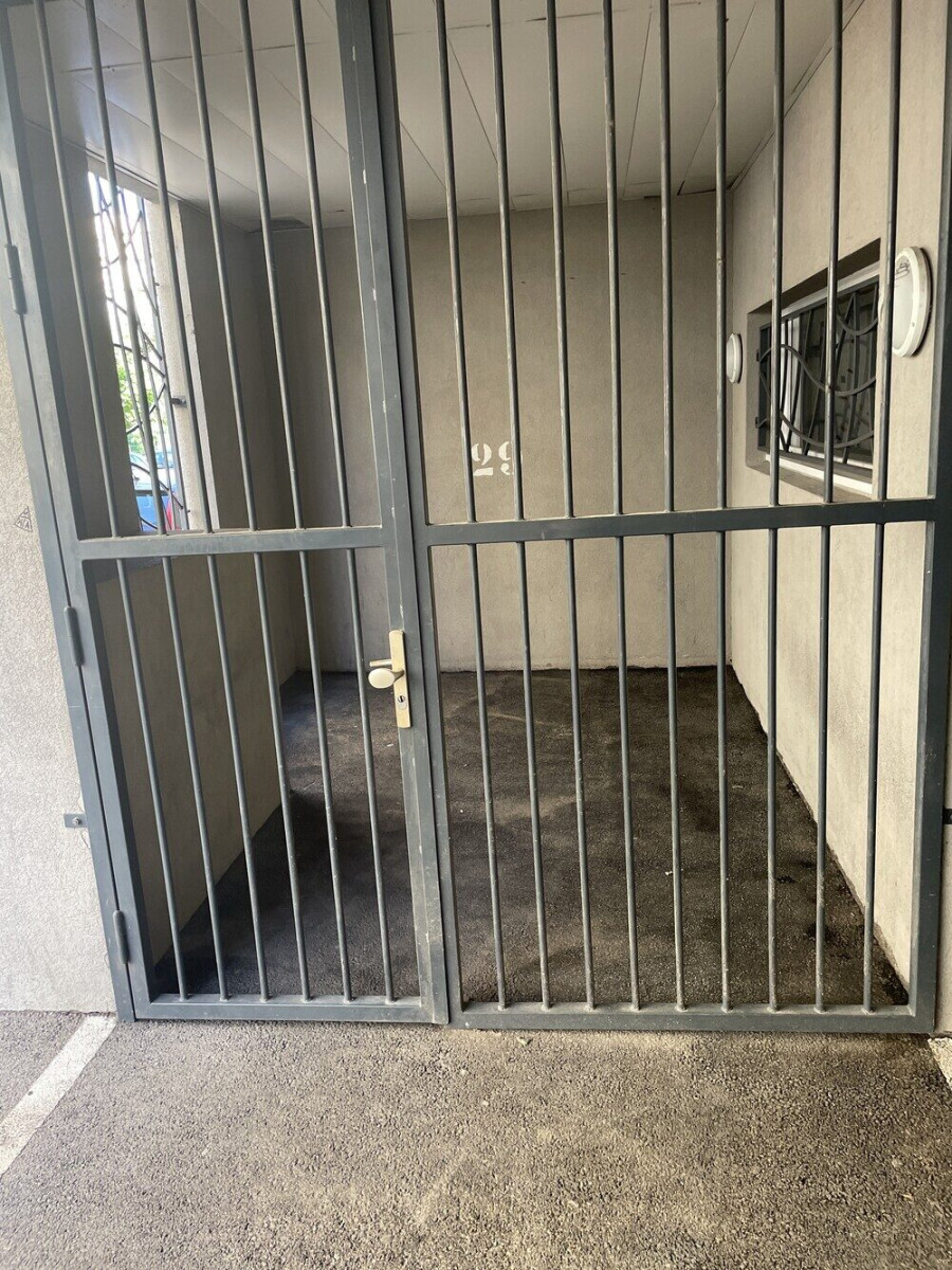 
                                                Location
                                                 Parking pour scooter / moto