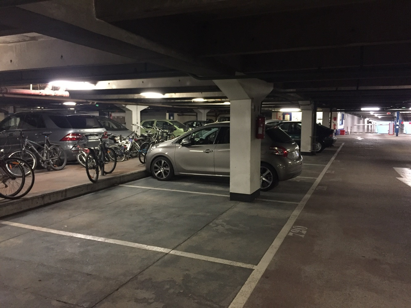 
                                                Location
                                                 Parking sécurisé à louer