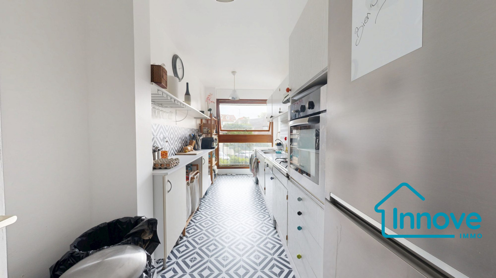 
                                                Vente
                                                 Parly 2 : appartement 3 pièces de 75 m² avec loggia, cave et p