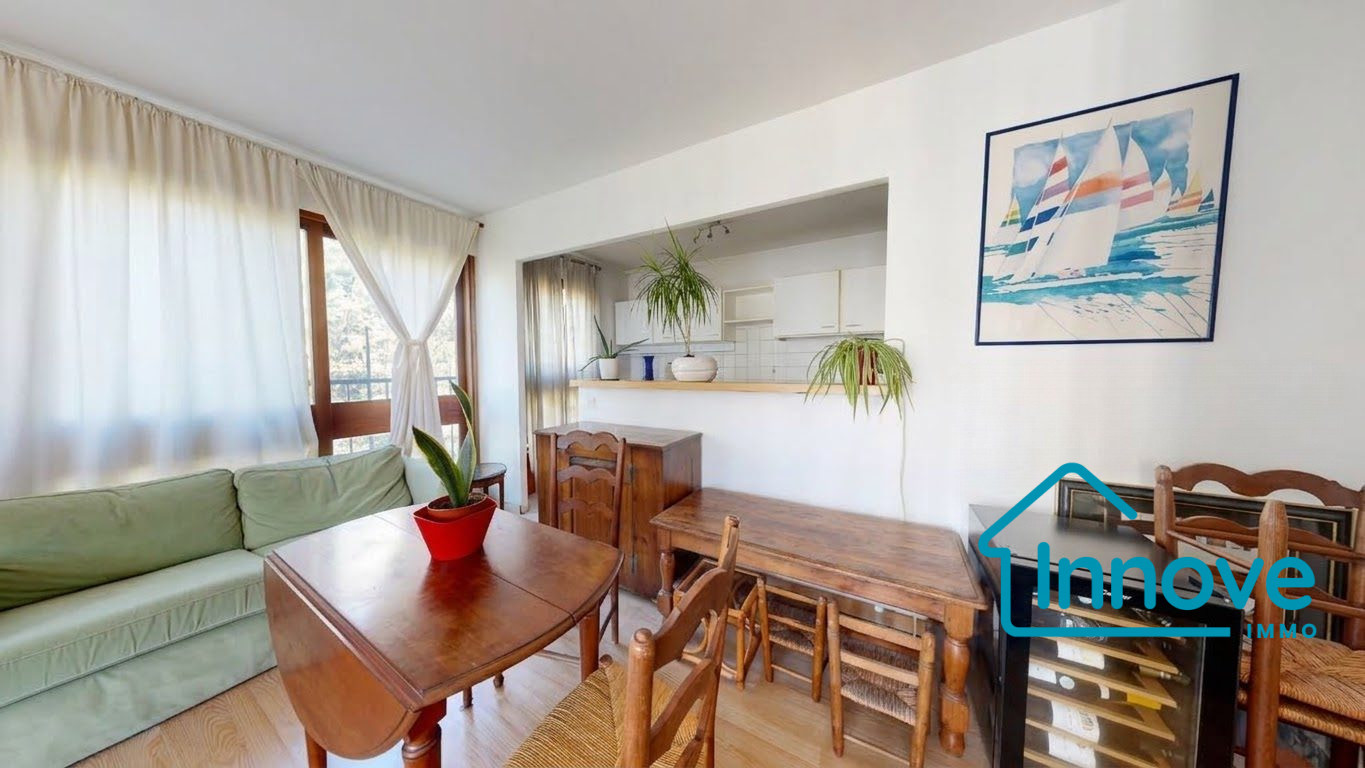 
                                                Vente
                                                 Parly 2 résidence Opéra - A vendre T3 - 2 chambres