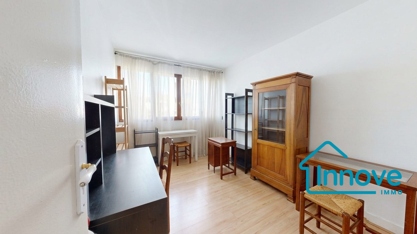 
                                                Vente
                                                 Parly 2 résidence Opéra - A vendre T3 - 2 chambres