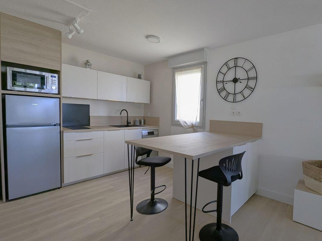 
                                                Location
                                                 Part Loue T2 meublé Saint Simon centre