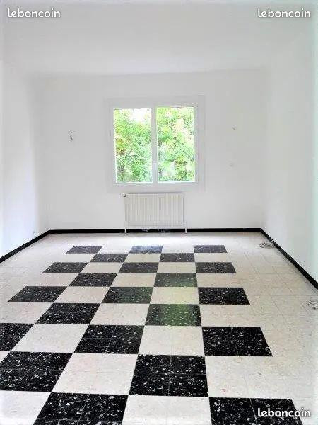 
                                                Location
                                                 Part loue villa F6-179m2+jardin Montpellier Ouest