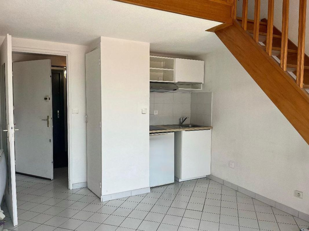 
                                                Location
                                                 Part. T1bis 30m² mezzanine, loggia, parking