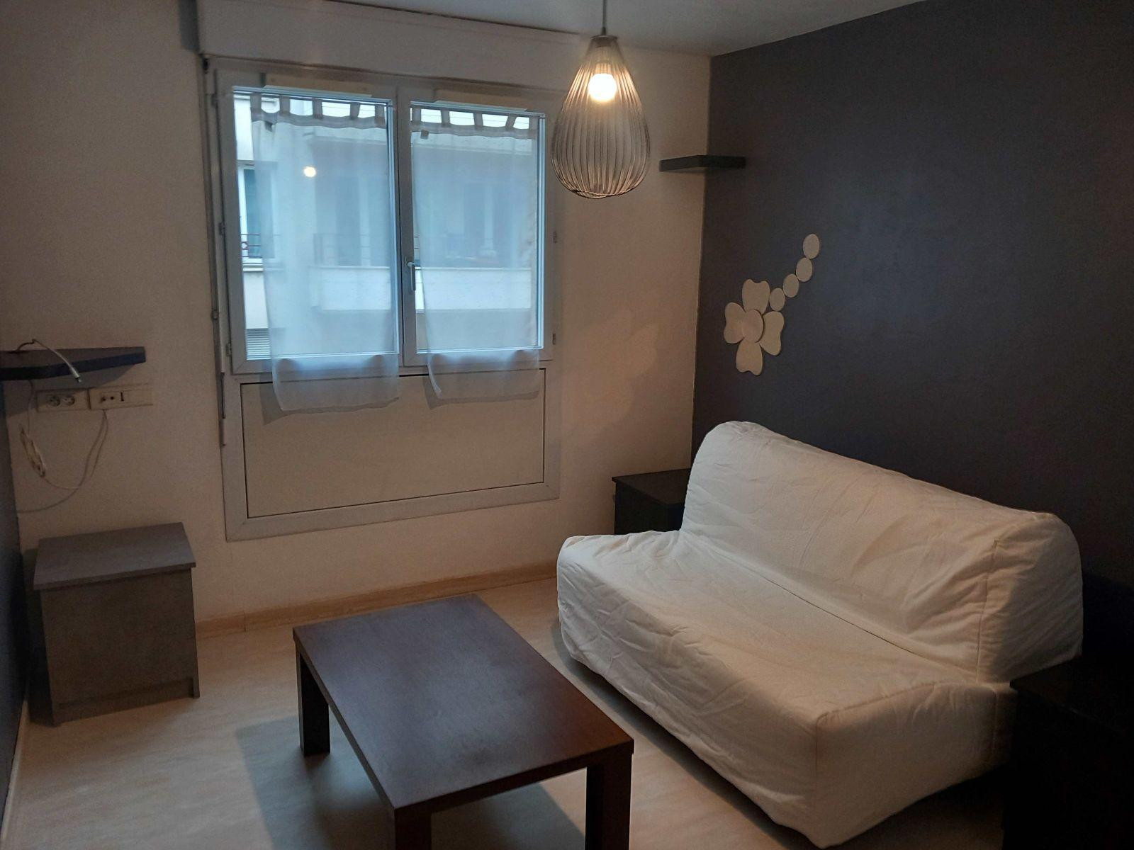 
                                                Location
                                                 Particulier loue studio