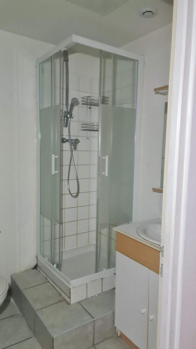 
                                                Location
                                                 PARTICULIER LOUE STUDIO DE 28 M2