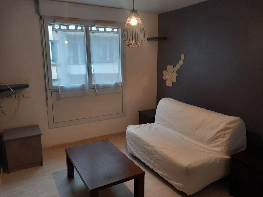 
                                                Location
                                                 Particulier loue studio meublé