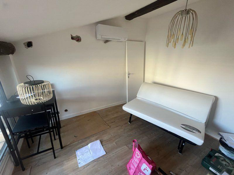 
                                                Location
                                                 Particulier loue studio meublé centre ville