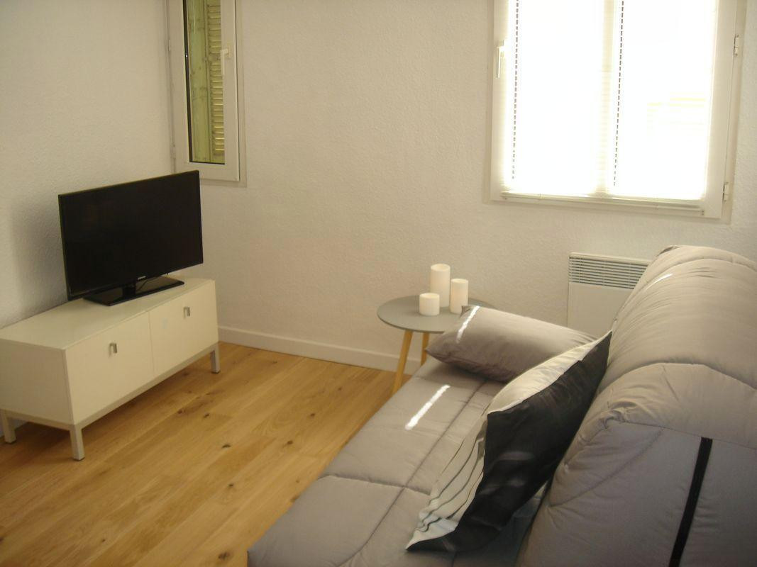 
                                                Location
                                                 Particulier loue studio meublé centre ville Aix