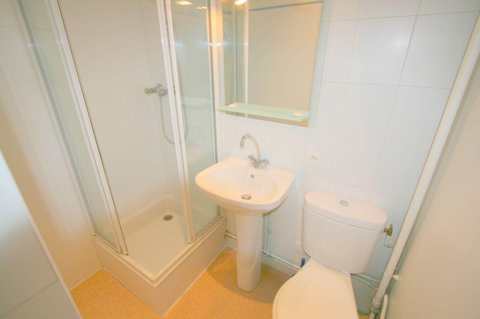 
                                                Location
                                                 Particulier très joli studio, 26m2, hyper ctre,