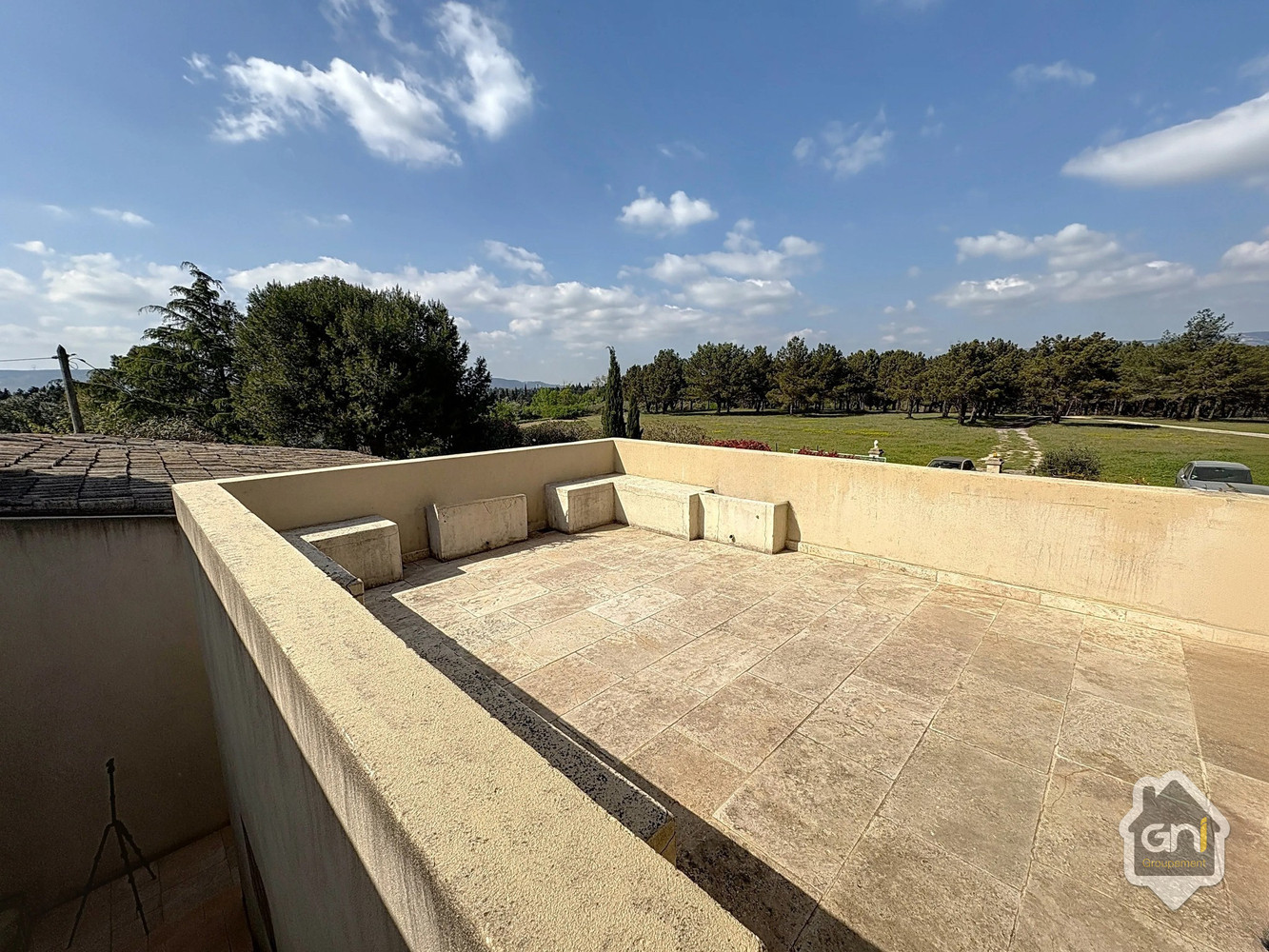 
                                                Vente
                                                 Partie de Mas avec dépendance sur terrain