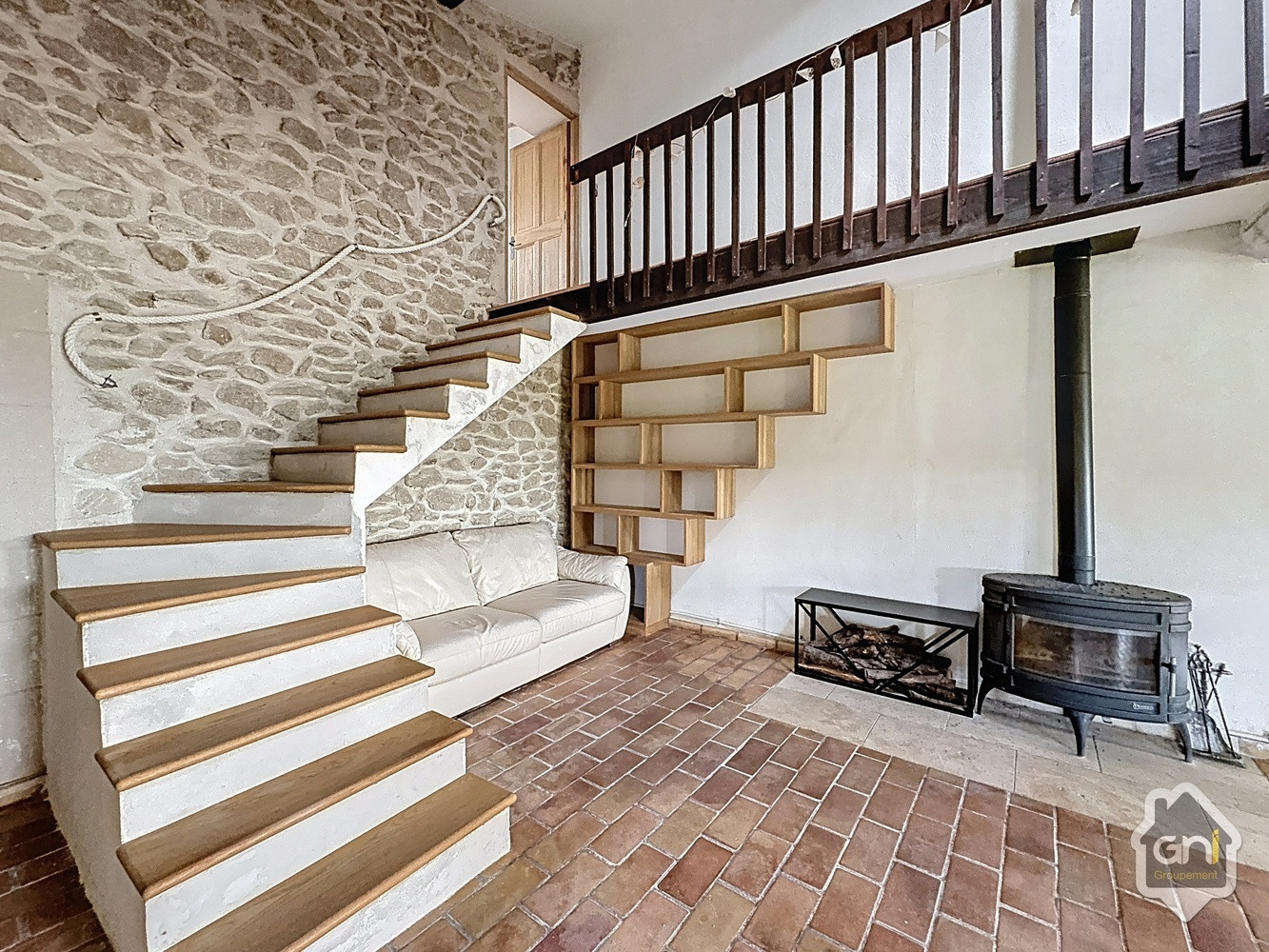 
                                                Vente
                                                 Partie de Mas avec dépendance sur terrain