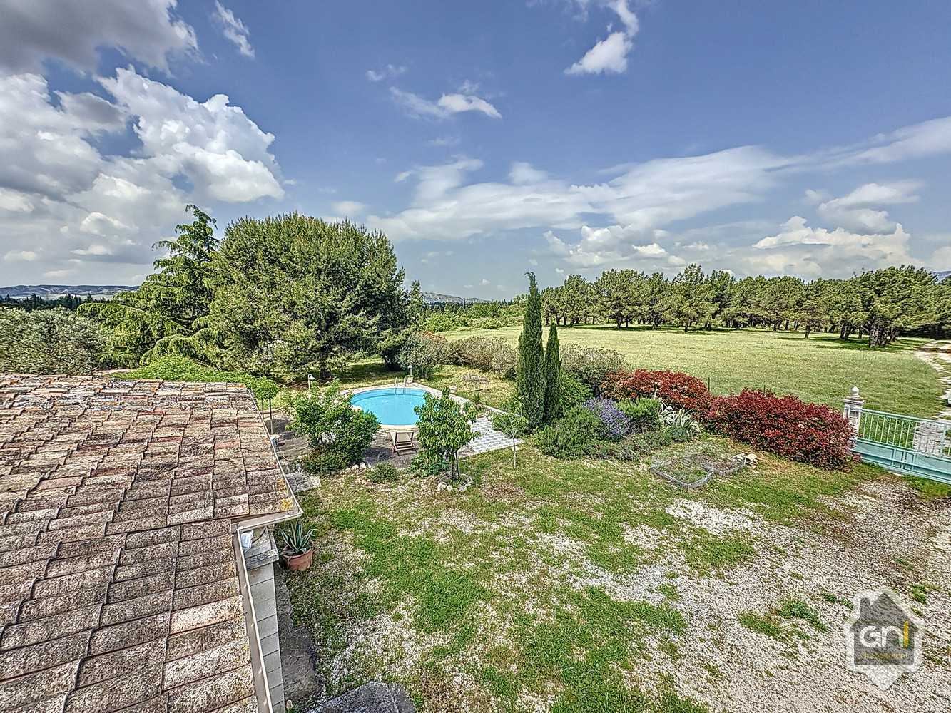 
                                                Vente
                                                 Partie de Mas avec dépendance sur terrain