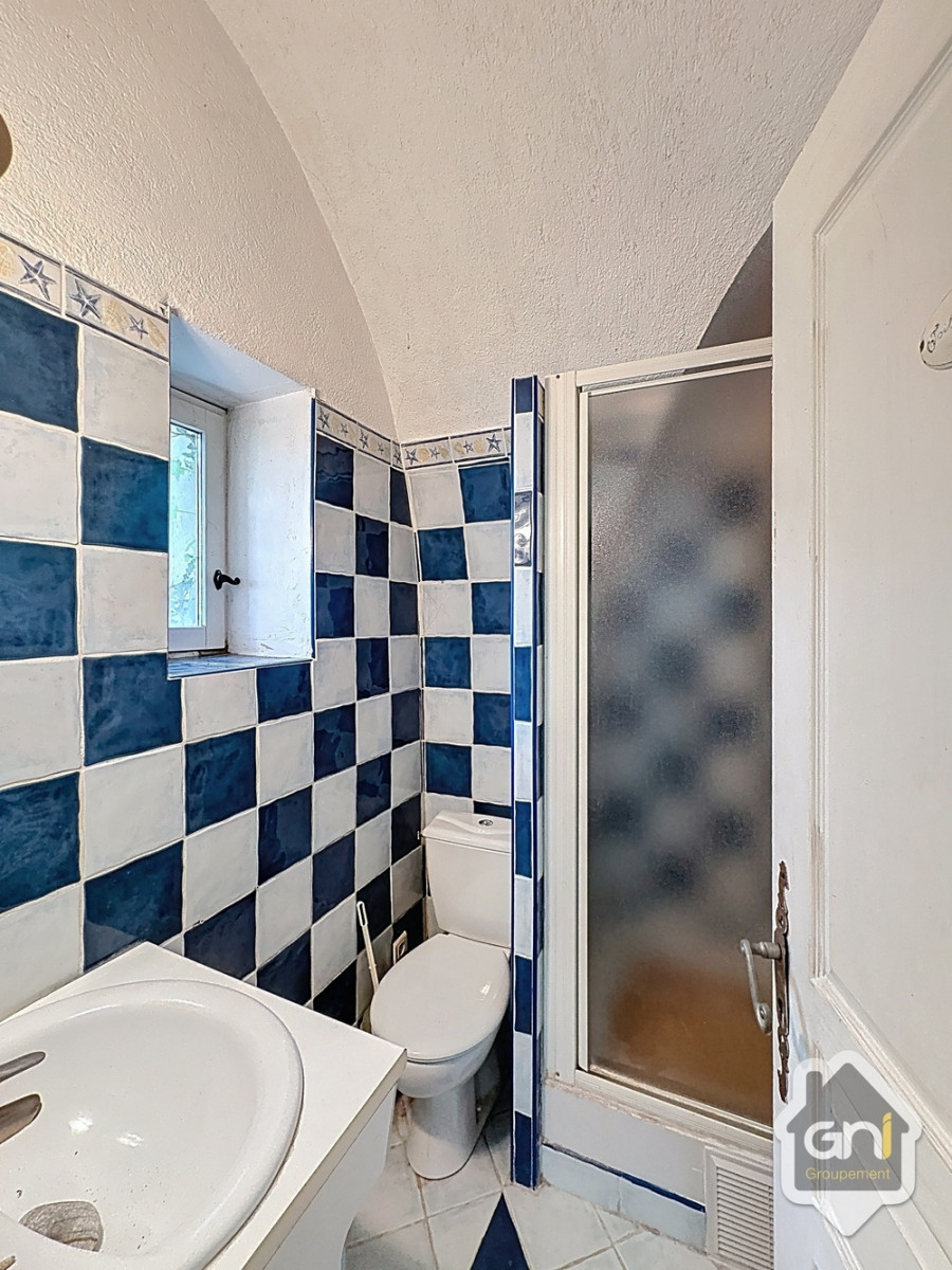 
                                                Vente
                                                 Partie de Mas avec dépendance sur terrain