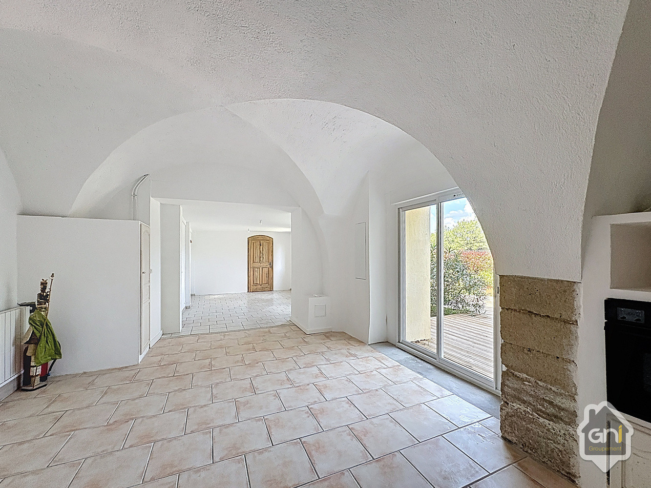 
                                                Vente
                                                 Partie de Mas avec dépendance sur terrain