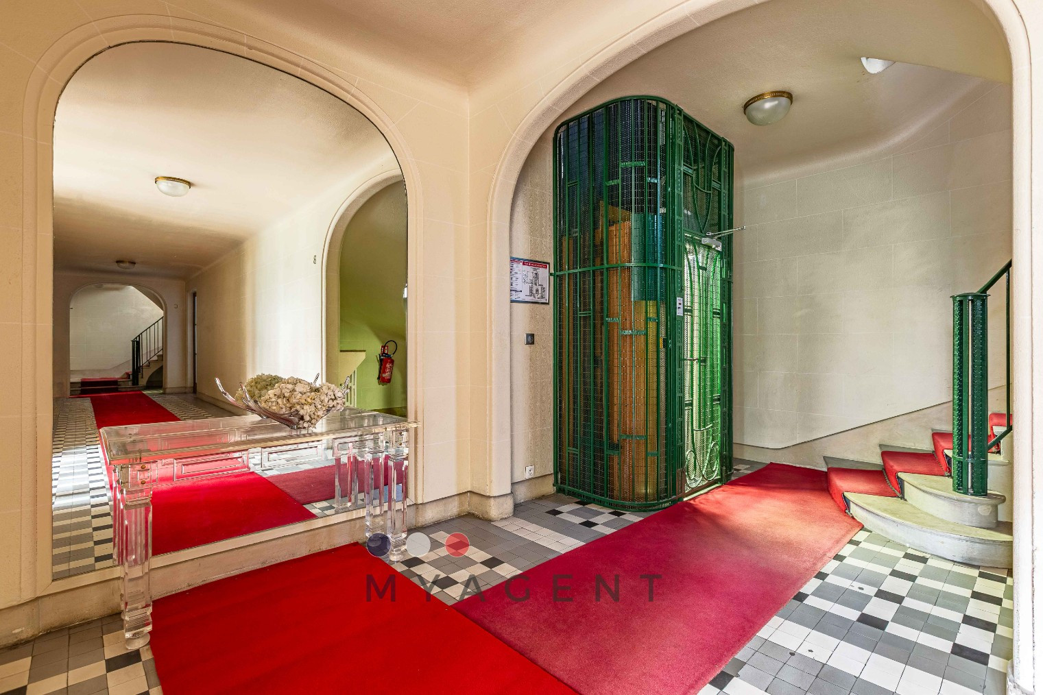 
                                                Vente
                                                 Passy / Seine – 60 m² – Vue dégagée