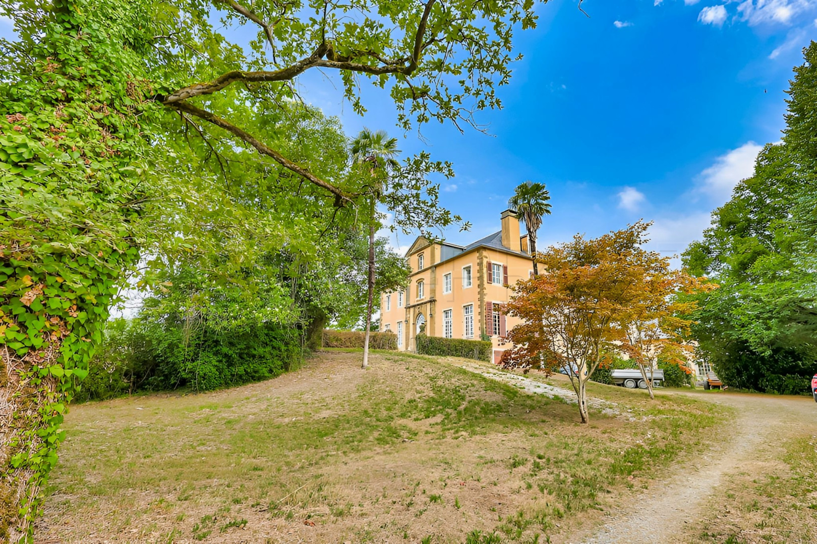 
                                                Vente
                                                 PAU DEMEURE DE MAÎTRE XVIIᵉ SIÈCLE 4.5 HECTARES