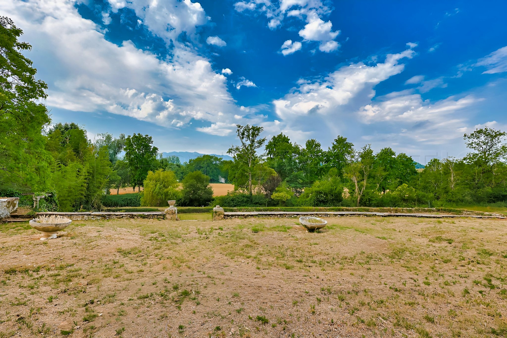 
                                                Vente
                                                 PAU DEMEURE DE MAÎTRE XVIIᵉ SIÈCLE 7 HECTARES