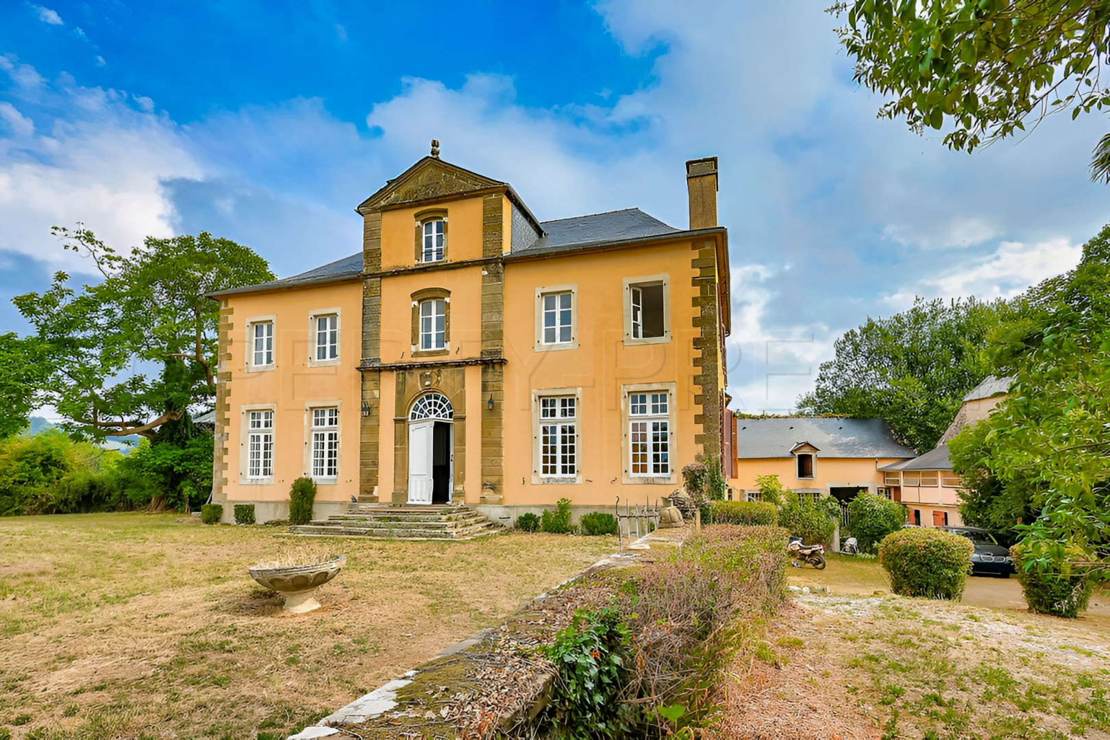 
                                                Vente
                                                 PAU DEMEURE DE MAÎTRE XVIIᵉ SIÈCLE 7 HECTARES