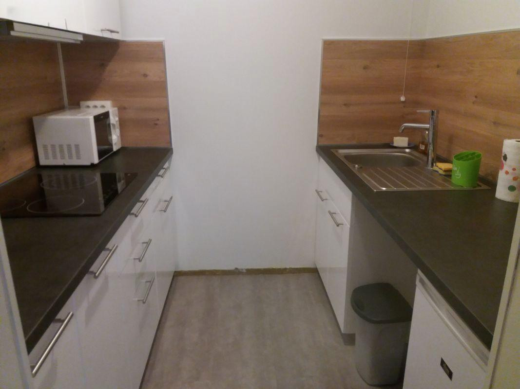 
                                                Location
                                                 PAU, particulier loue appartement T1 meublé 33 m2