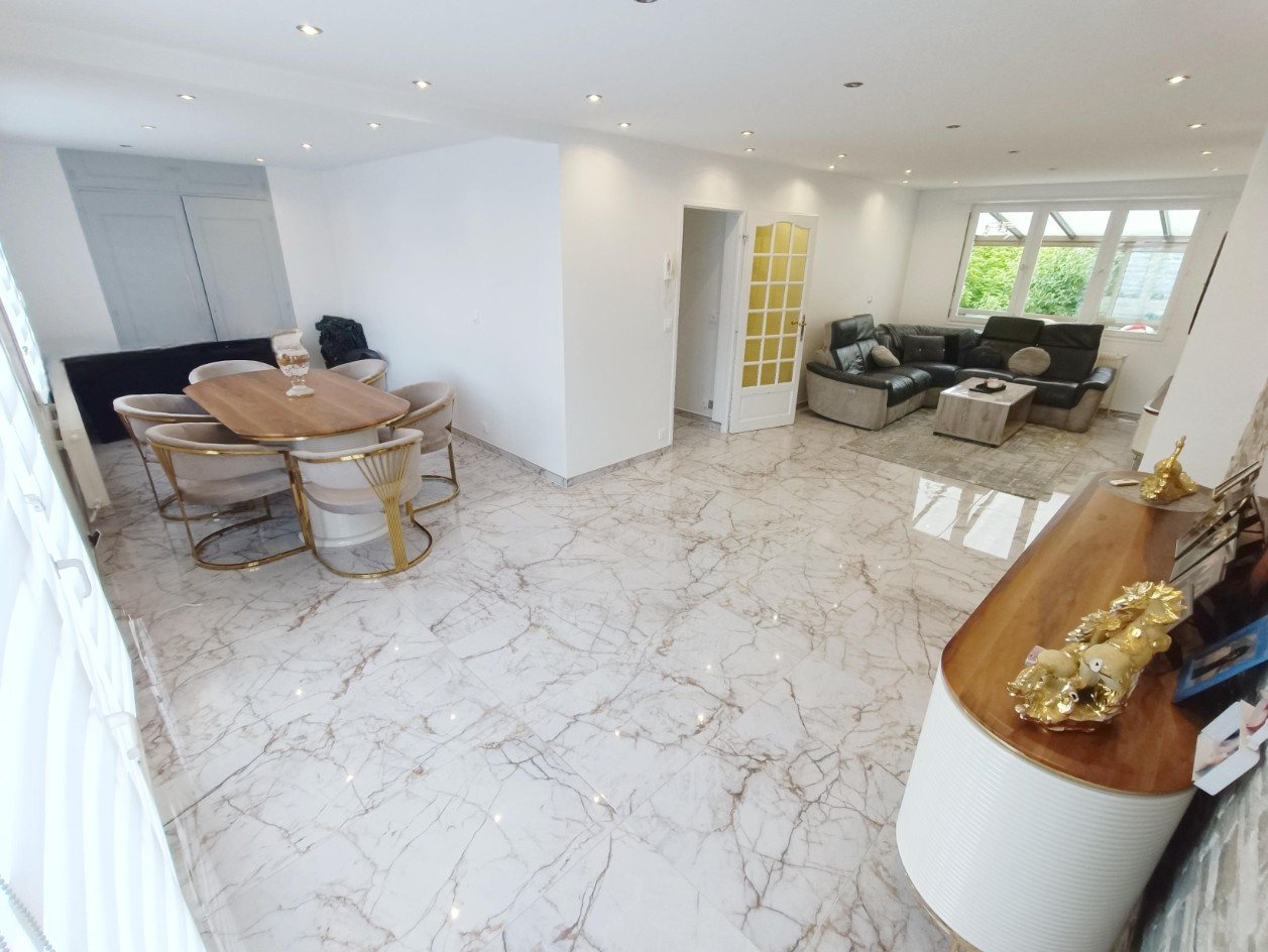 
                                                Vente
                                                 Pavillon 2 chambres, jardin, garage
