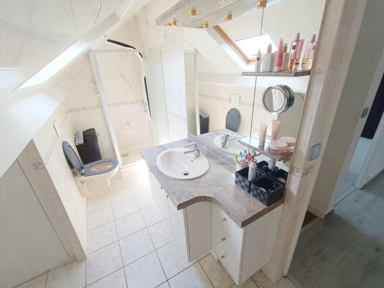 
                                                Vente
                                                 Pavillon 2 chambres, jardin, garage