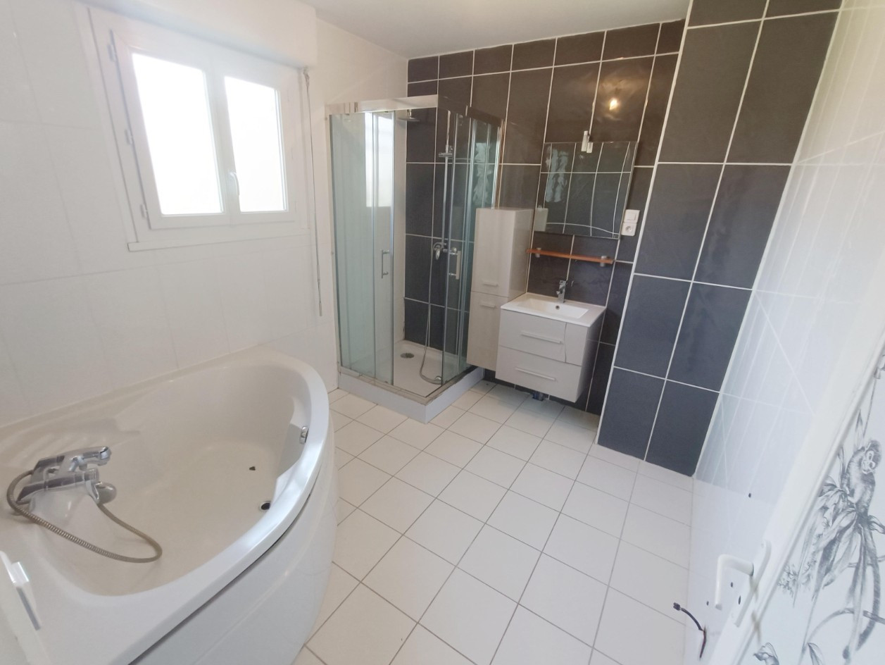 
                                                Vente
                                                 Pavillon 3 chambres et garage Rainneville