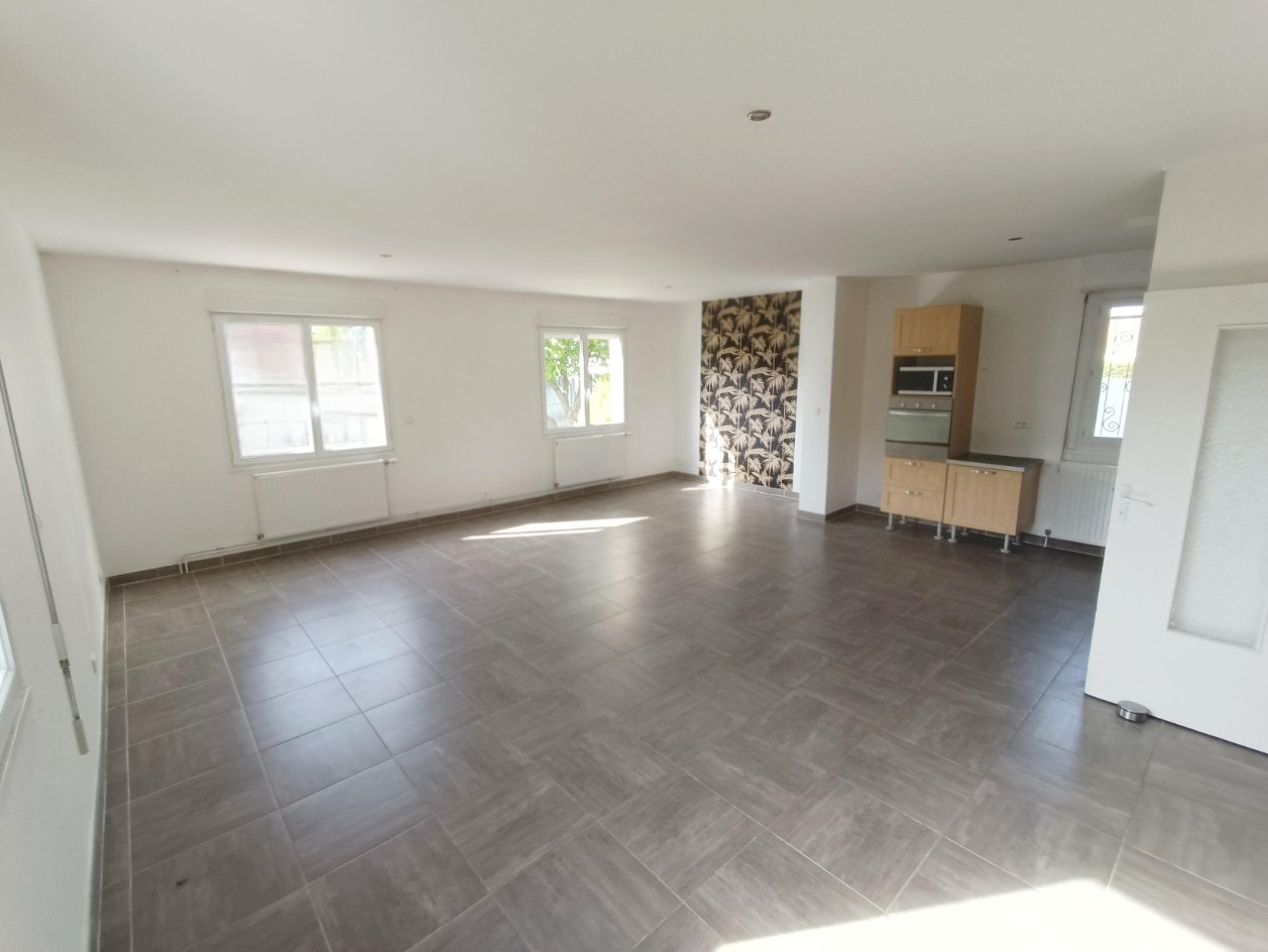 
                                                Vente
                                                 Pavillon 3 chambres et garage Rainneville
