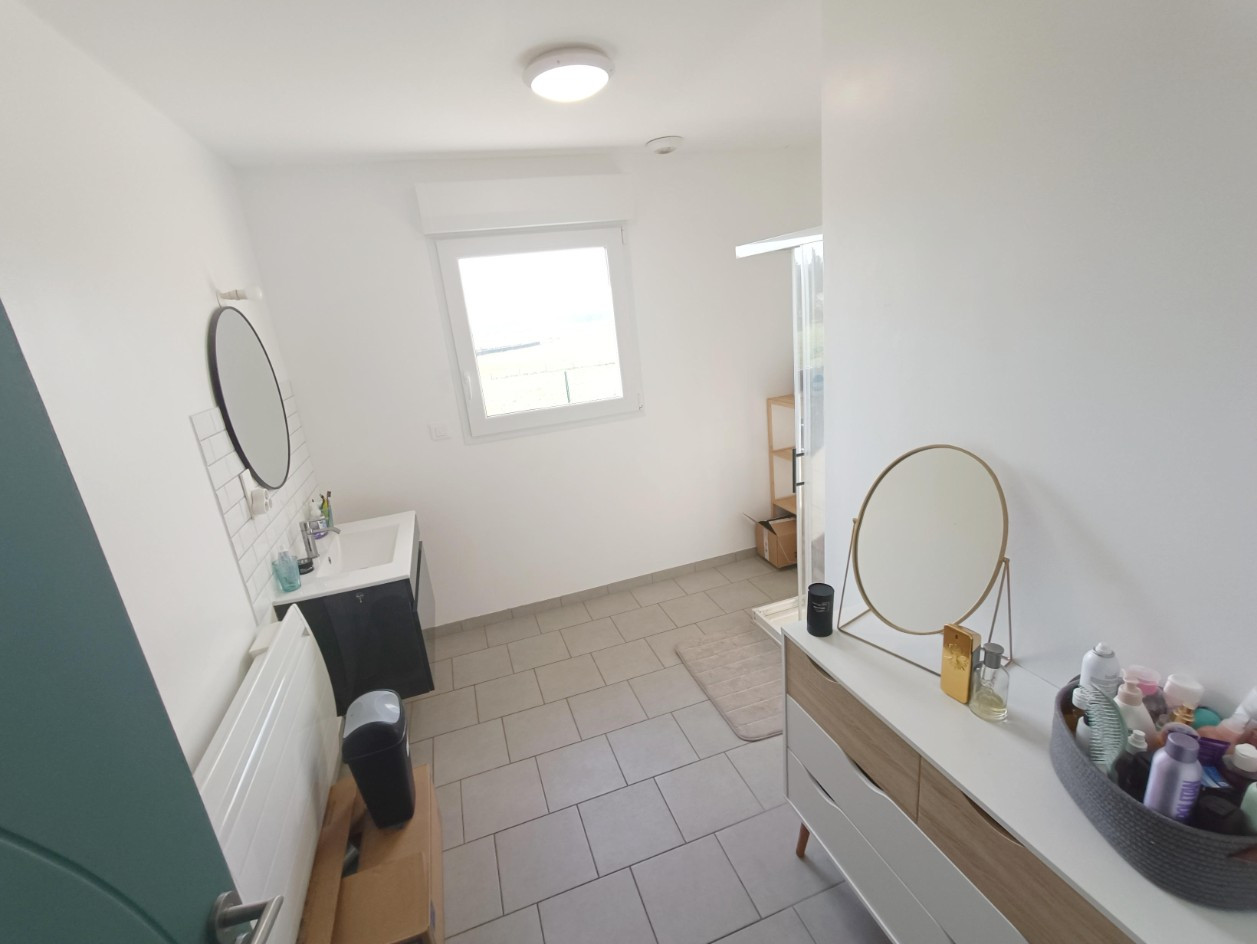 
                                                Location
                                                 Pavillon 3 chambres + garage à Coisy