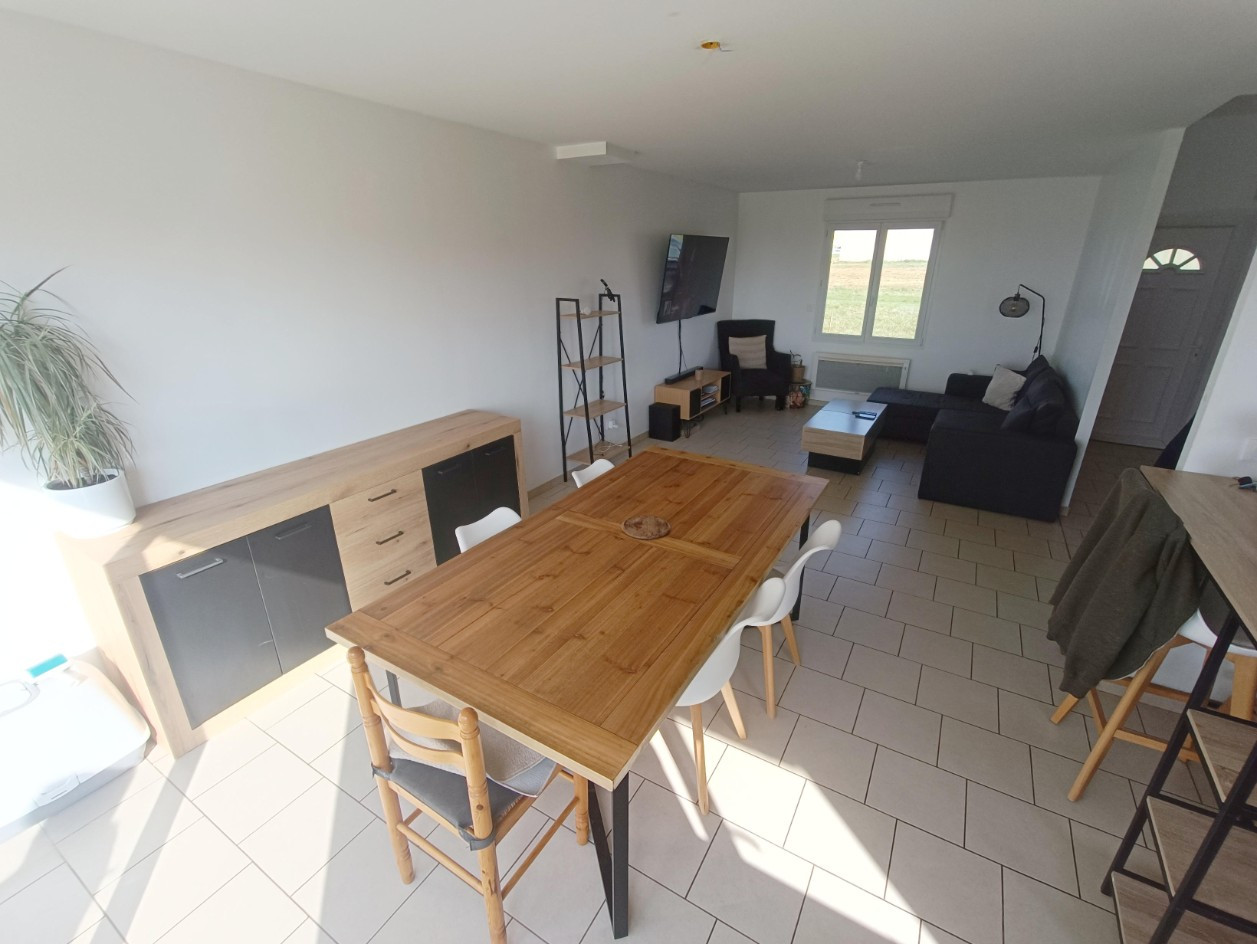 
                                                Location
                                                 Pavillon 3 chambres + garage à Coisy