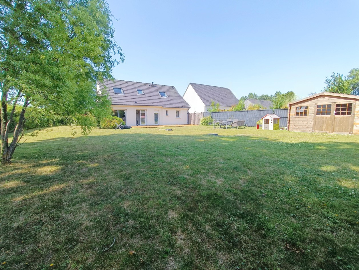 
                                                Vente
                                                 Pavillon 3 chambres, garage et jardin