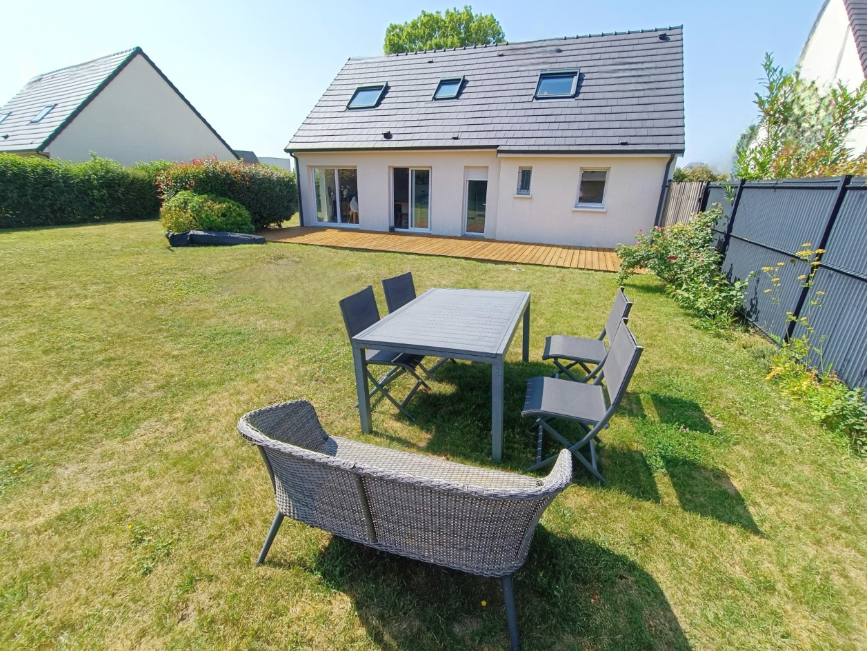 
                                                Vente
                                                 Pavillon 3 chambres, garage et jardin