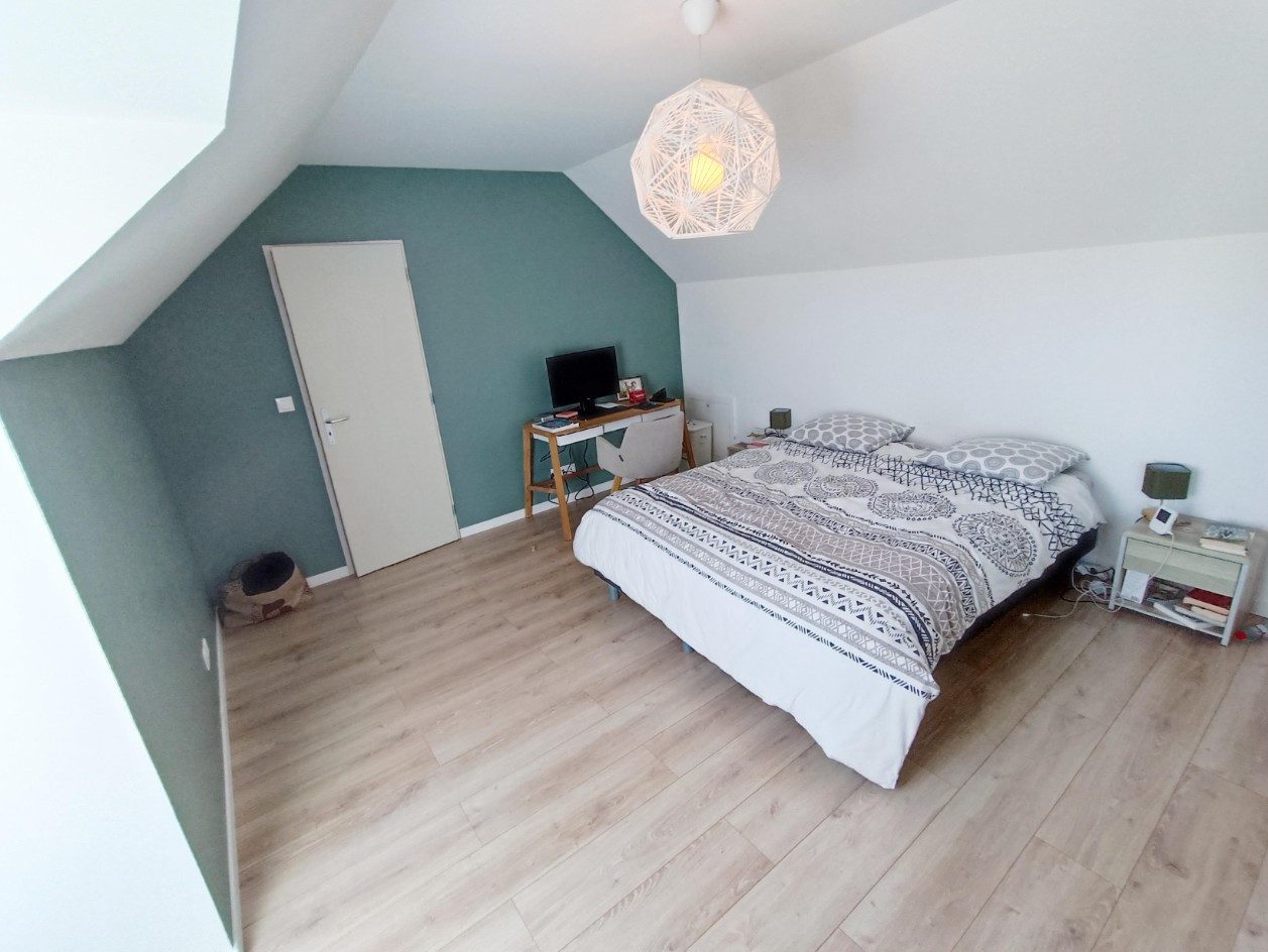 
                                                Vente
                                                 Pavillon 3 chambres, garage et jardin