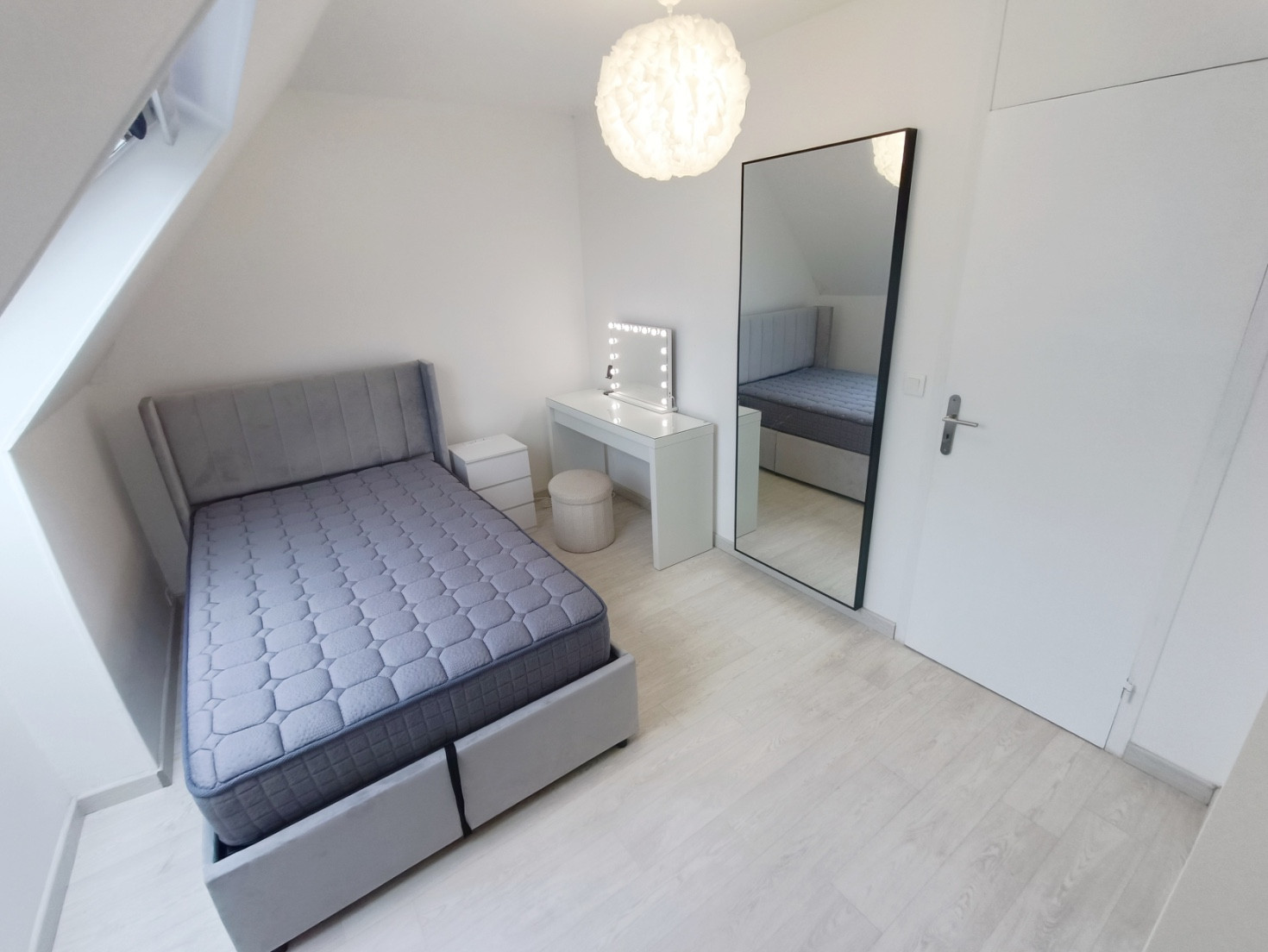 
                                                Vente
                                                 Pavillon 3 chambres, jardin et garage