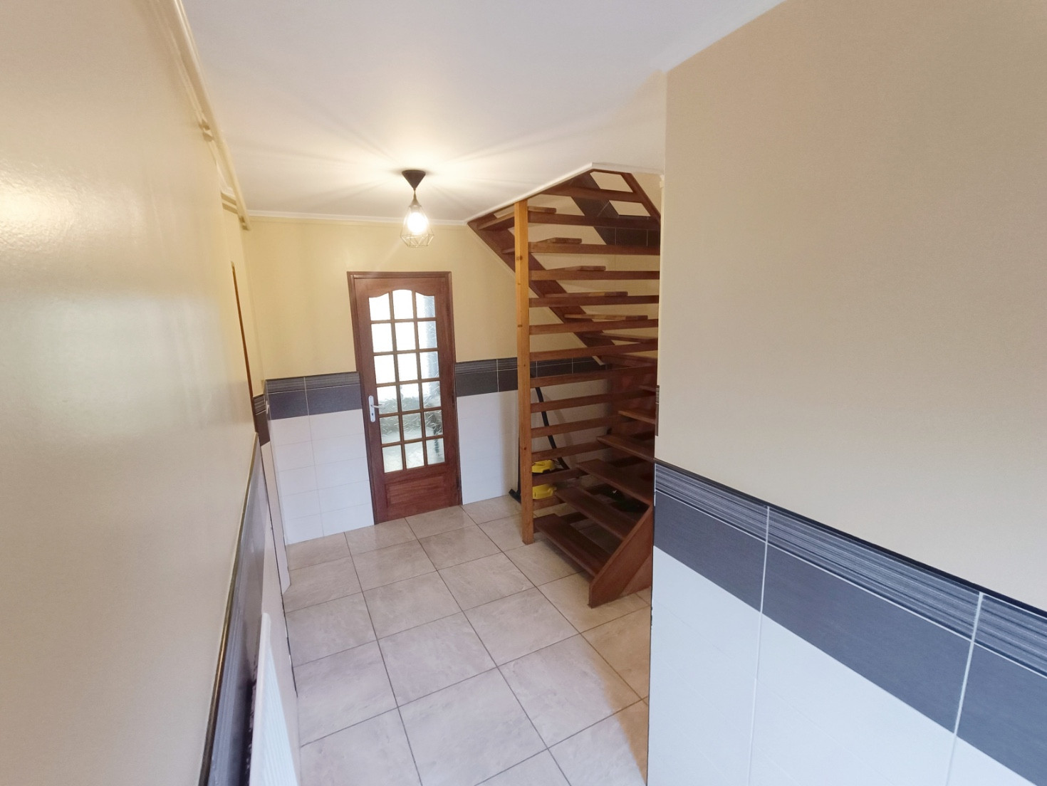 
                                                Vente
                                                 Pavillon 3 chambres, jardin et garage