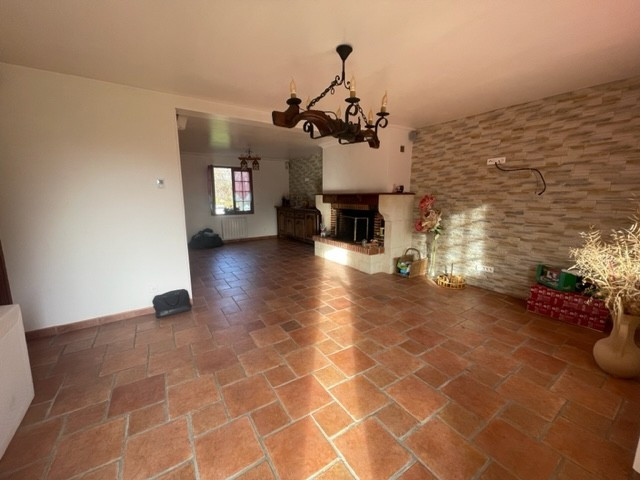 
                                                Vente
                                                 PAVILLON 4 CHAMBRES + SOUS SOL TOTAL