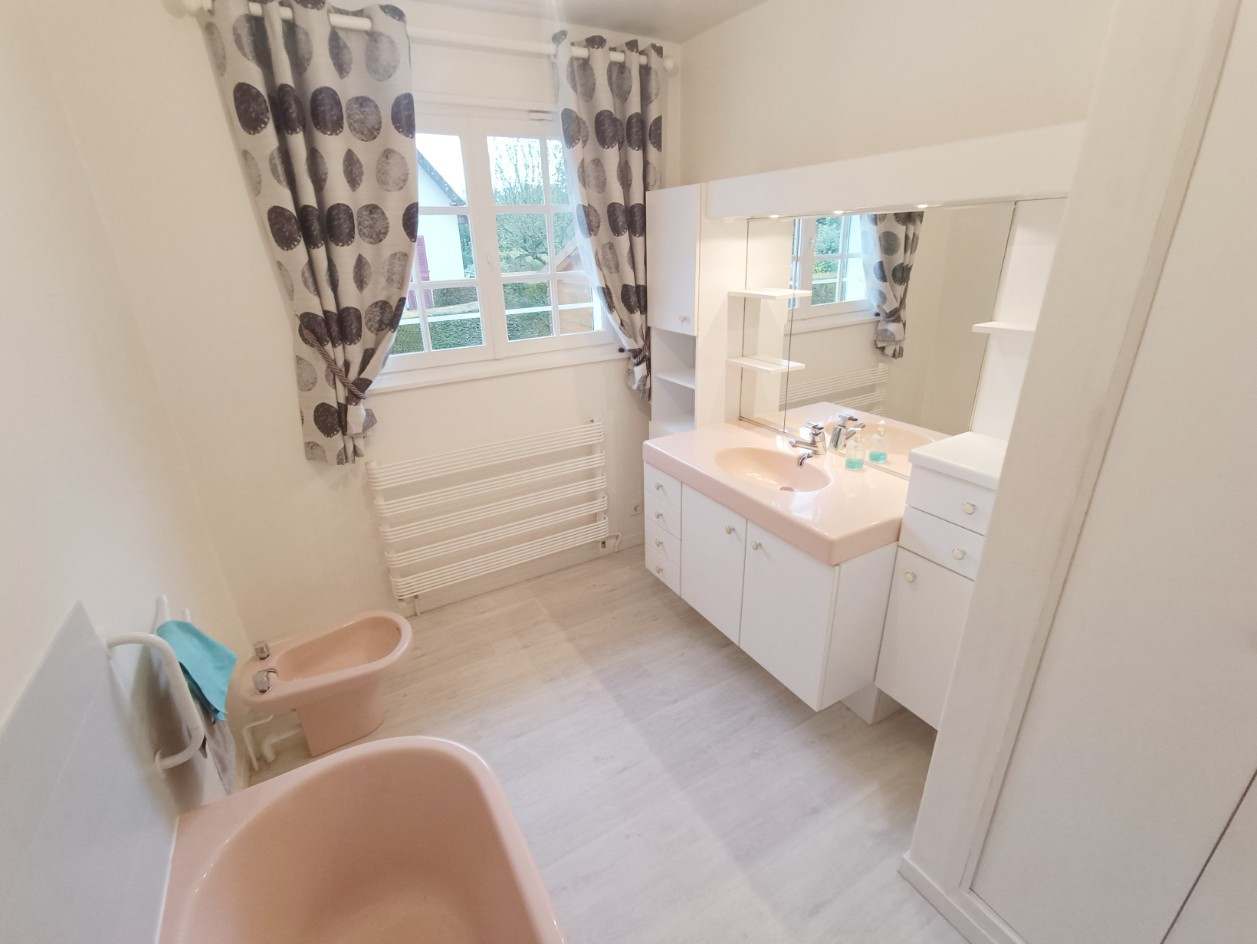 
                                                Vente
                                                 Pavillon 5 chambres plain-pied