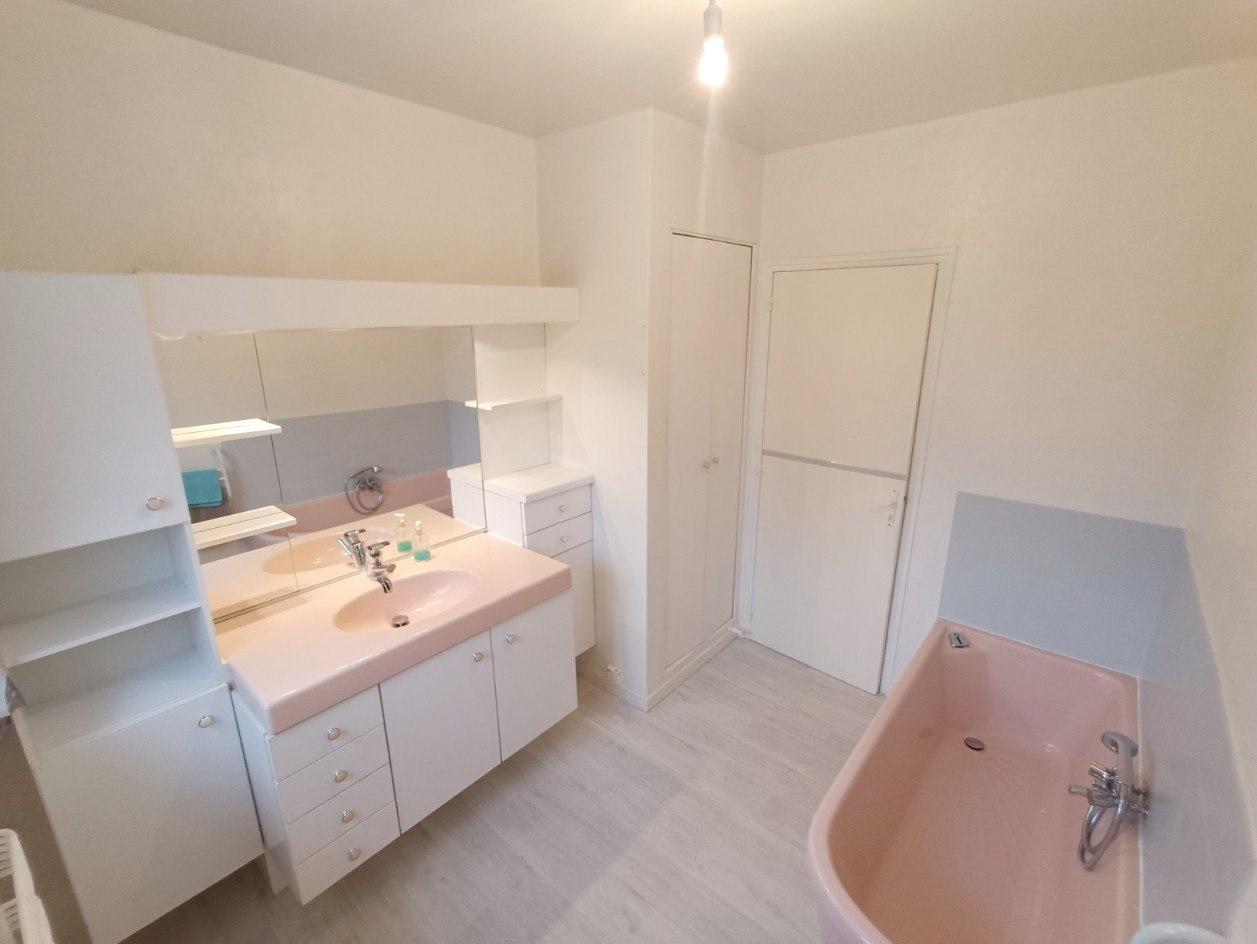 
                                                Vente
                                                 Pavillon 5 chambres plain-pied