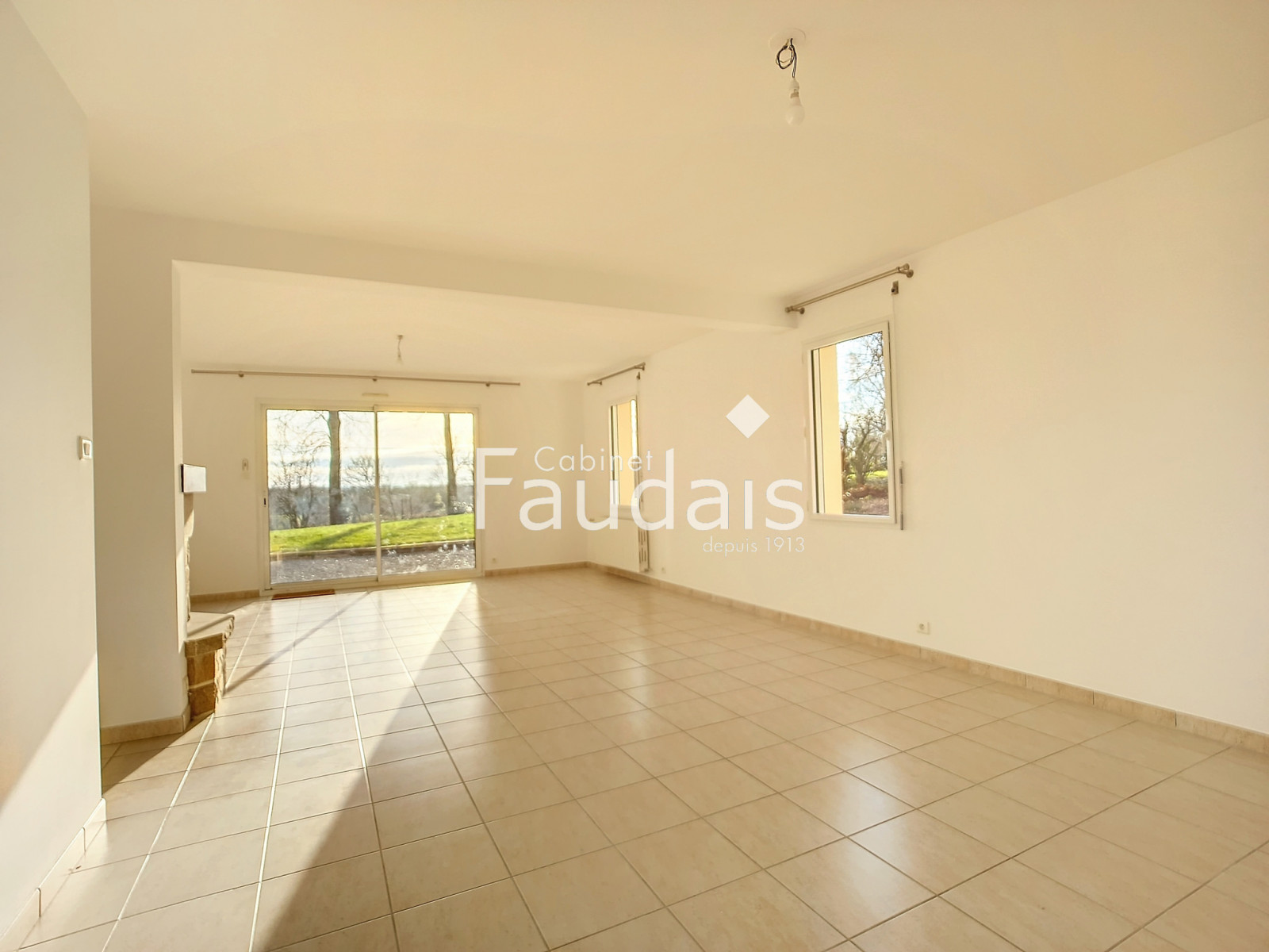 
                                                Location
                                                 PAVILLON A LOUER 170 M2 A 5 MIN DE SAINT-LO