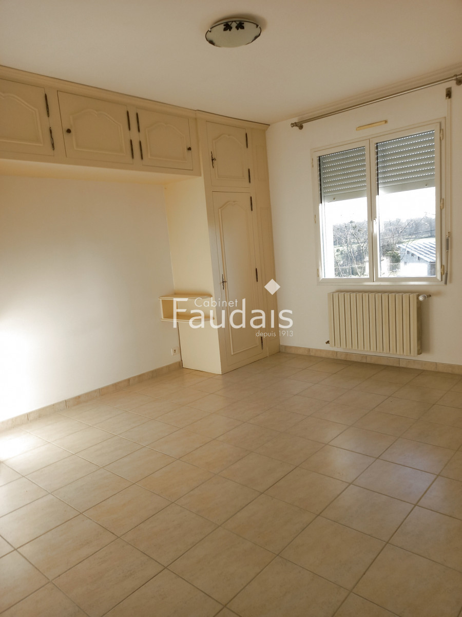 
                                                Location
                                                 PAVILLON A LOUER 170 M2 A 5 MIN DE SAINT-LO