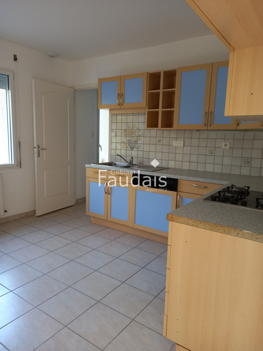 
                                                Location
                                                 PAVILLON A LOUER 170 M2 A 5 MIN DE SAINT-LO