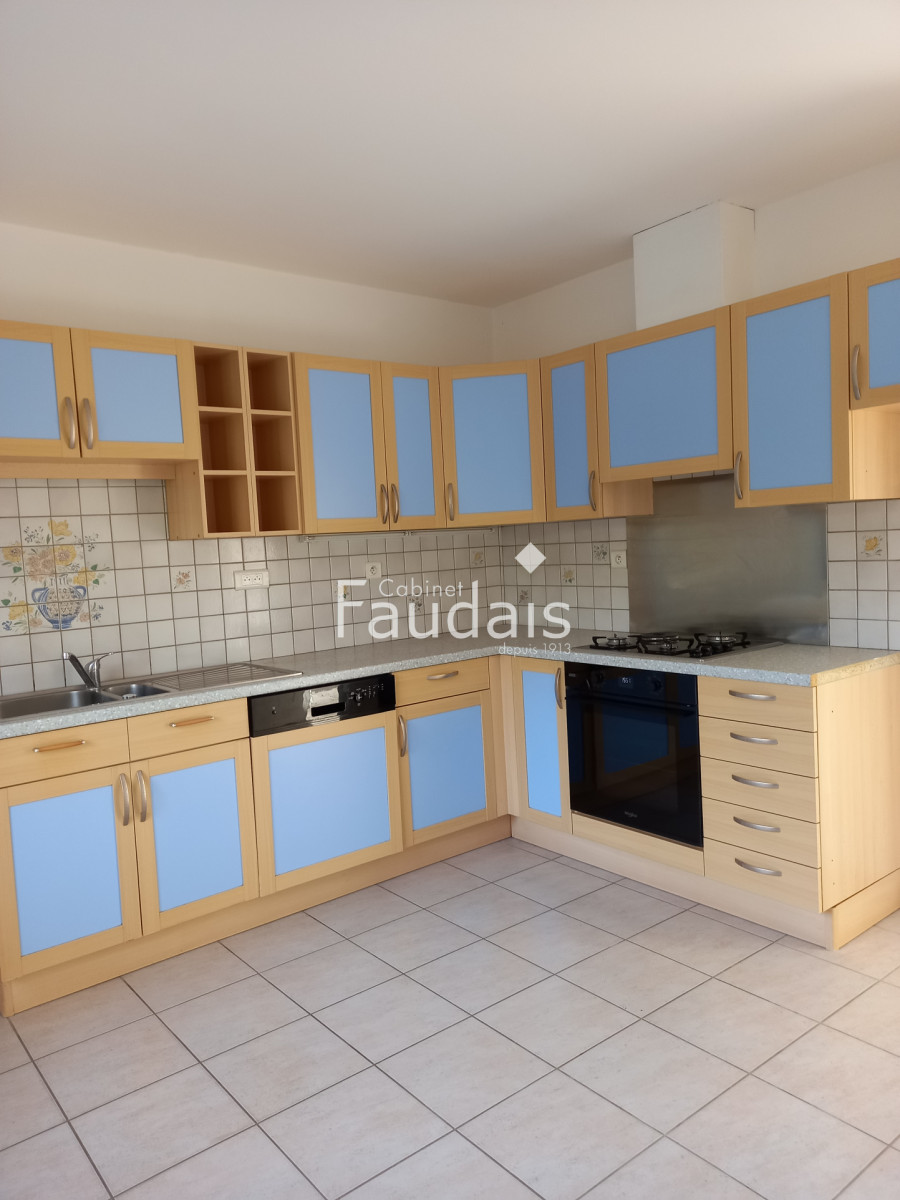 
                                                Location
                                                 PAVILLON A LOUER 170 M2 A 5 MIN DE SAINT-LO